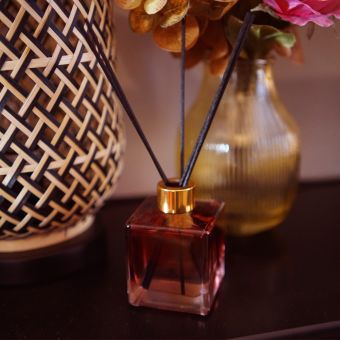 Pomegranate & Cassis Ombre Glass Red Diffuser